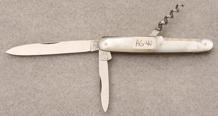 Hen & Rooster 3-1/4" 2 Blade Even End Mother-of-Pearl
